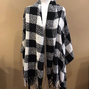 🆕 Mud Pie Black and White Buffalo Check Scarf/Wrap, OS